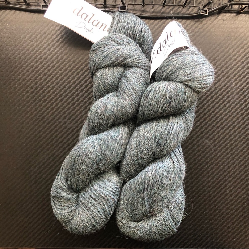 Vidalana Dusk yarn (color: midnight)